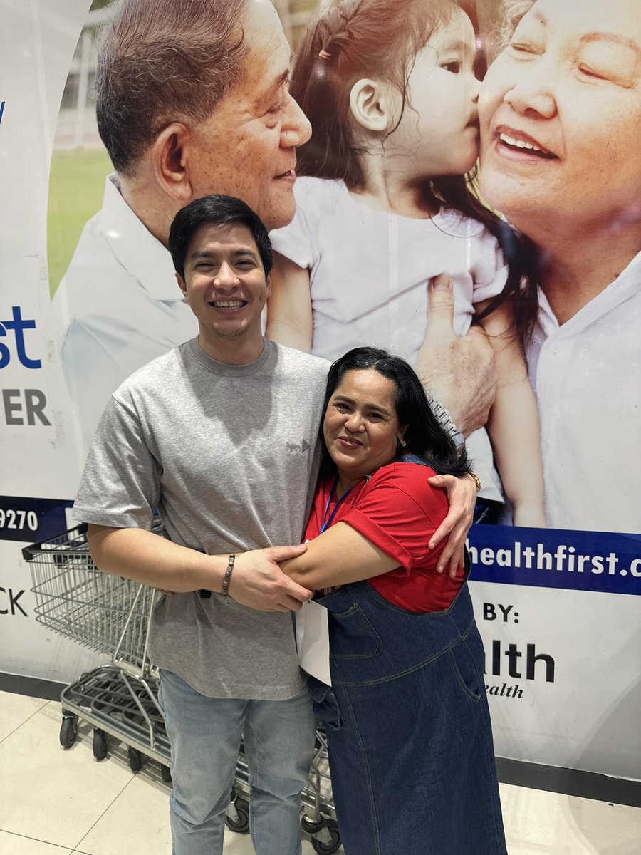 mahalia0814's tweet photo. Happy 13th Showbiz Anniversary @aldenrichards02
2015 naging fan ako ni Alden pero 2016 ako nagkaroon first photo pero blurred sabi ko kahit isang matino lang masaya na ako..pero dumami pa ang photo with him! 🥰

#ALDENRichards

2016.                              2023 https://t.co/cP84qH3u4h