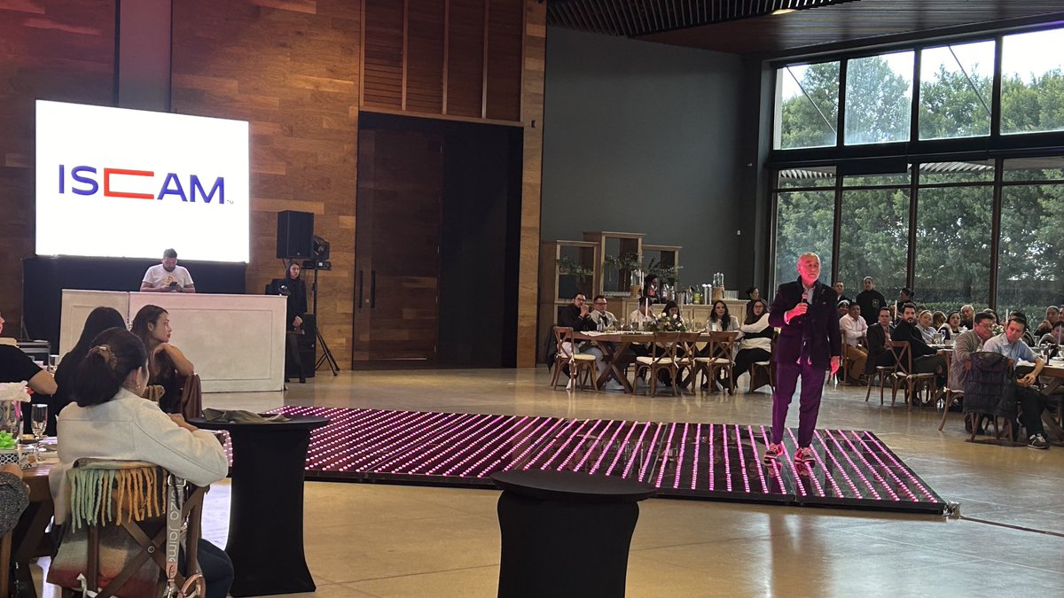 4l3j4ndr0_4rc30's tweet image. #rompiendola en grande un año más! Toda la familia #iscam reunida alrededor de un gran proyecto. Felicidades equipo!!