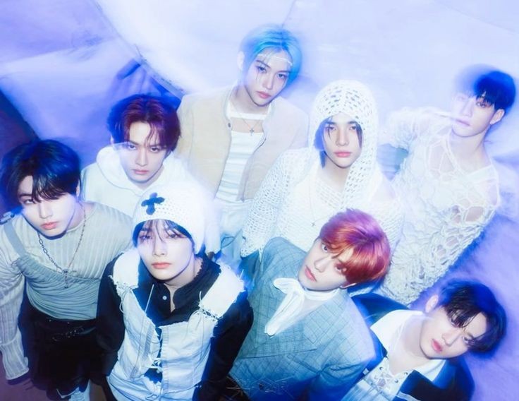 bchangotic's tweet photo. Monte seu look 
Vers. 
ROCK - STAR; StrayKids 🩷🖤 https://t.co/yxgvLCdUwf
