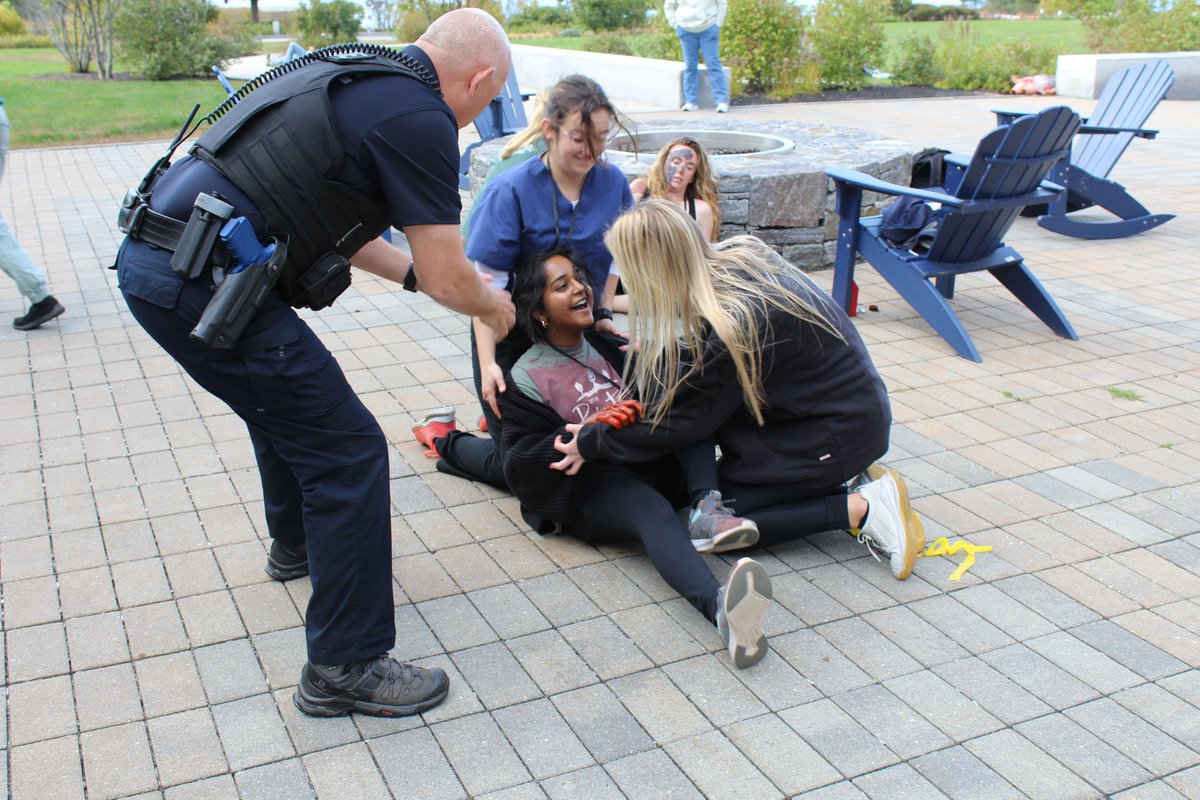 WADEM_PDM's tweet photo. In October, the University of New England College of Osteopathic Medicine (UNE COM) chapter of WADEM hosted its 3rd Annual Mock Mass Casualty Training event on the Biddeford Campus. Check out the photos from the #training! #education #simulation @AndrewShanes #disastermedicine https://t.co/VPVLYd1g1r