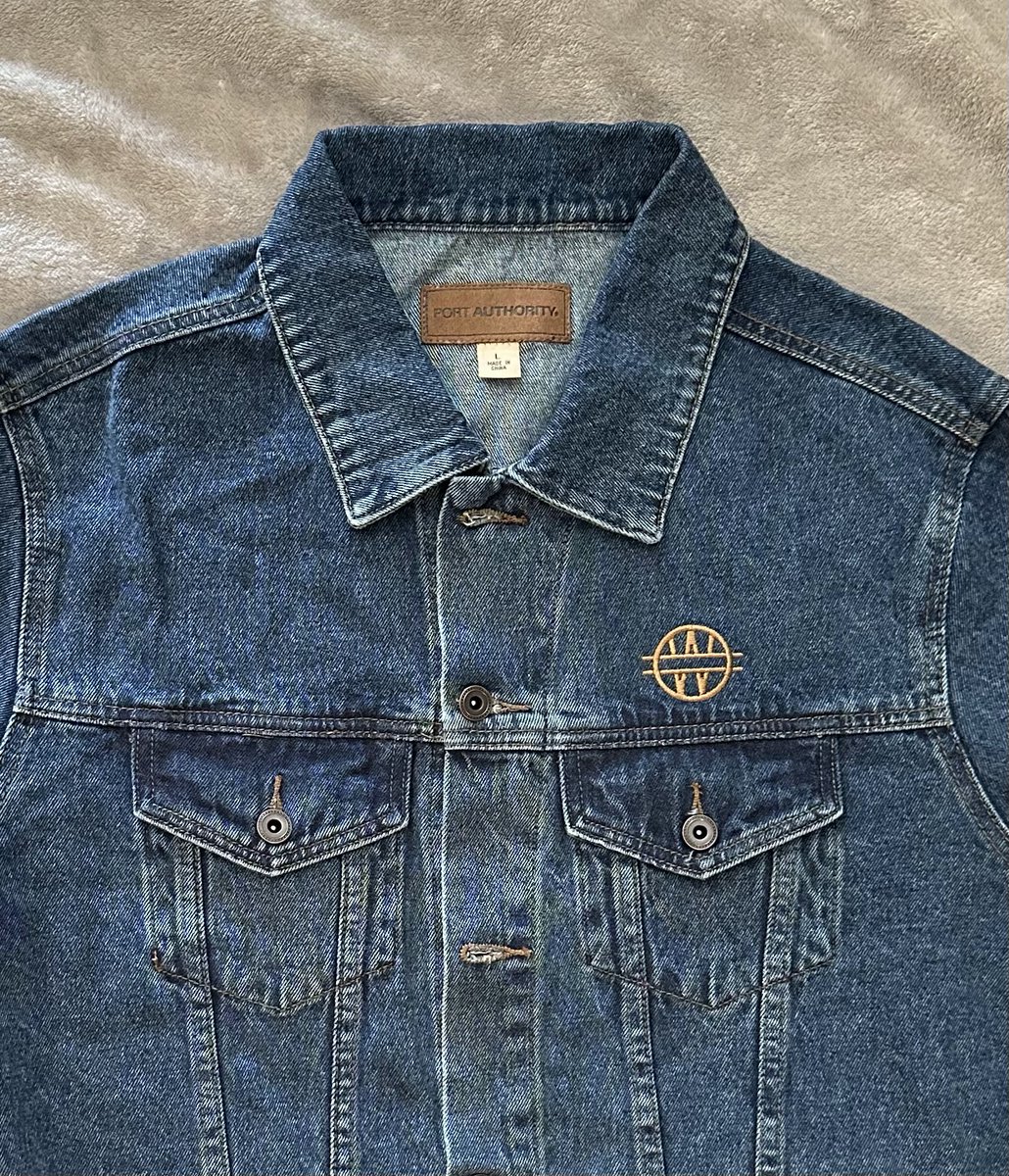 RandomActsOrg's tweet photo. Feeling reminiscent for #WalkerThursday? You could get the exclusive Walker Season One jacket that Jared donated to our auction! Bid here! #ShirtOffTheirBack https://t.co/c3Sjvx7wCp https://t.co/EaHyIQIf1u