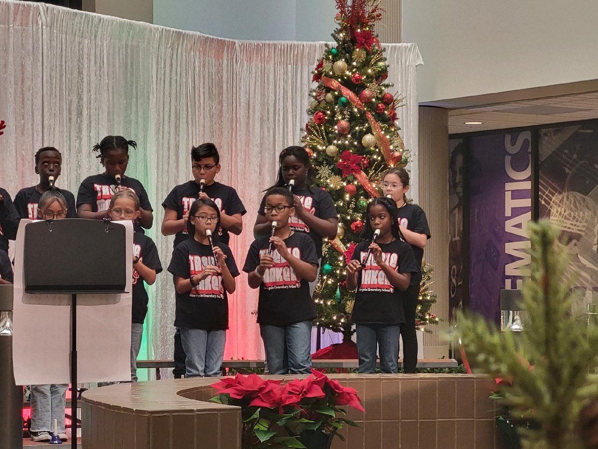 JSES_Stallions's tweet photo. Our @JSES_Stallions  #SeguinSingers &amp; #TrebleMakers spread some #HolidayCheer at the @FortBendISD Administration Building earlier this week! 👏🏽🎄👏🏽 Join us for their Winter Concert at school tonight at 6:00pm! 🎶♥️🎶 https://t.co/IySgUdK7X4
