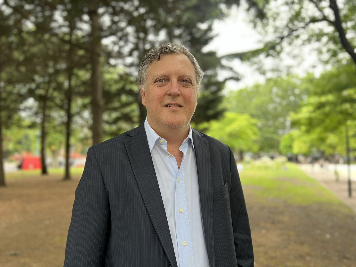 Fernando Rizzi va a estar al frente de la Secretaría de Educación. Él es abogado, docente de la Universidad Nacional de Mar del Plata y tiene un amplio camino recorrido que le da la experiencia necesaria para cumplir con este rol tan importante para nuestra sociedad. 

La