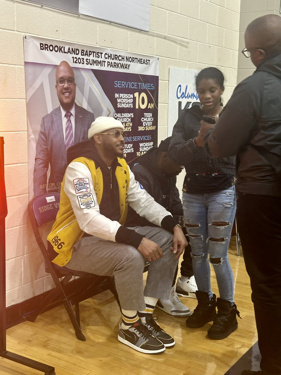 AmandaPooleTV's tweet photo. Carmelo Anthony out at @RidgeViewHoops for The Bash to watch his son play tonight

@wachfox https://t.co/pa8501sl4I