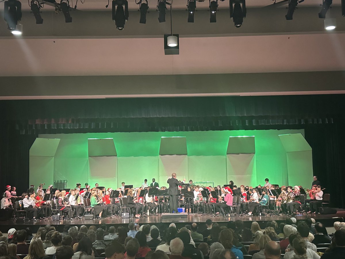 Wow!  Amazing support for the concert tonight ⁦<a href="/BburgHSBruins/">Blacksburg High</a>⁩! #mcps_va