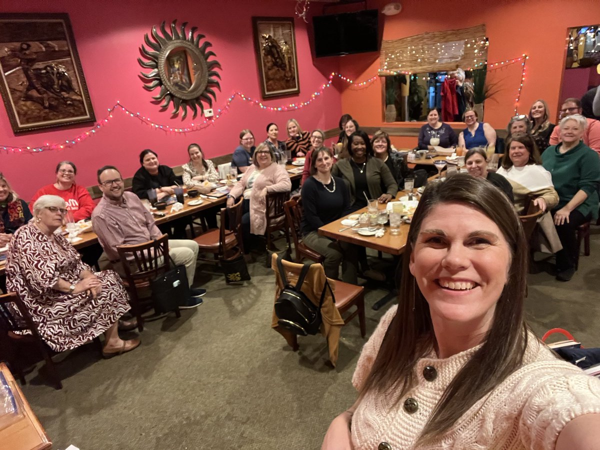 ChargerLMS's tweet image. Thrilled for the time with these amazing Librarians at our Winter get together @JCASLKY 
#jcps #livrarians #awesomeness