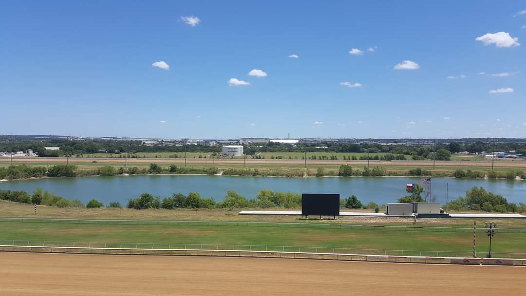 RetamaPark's tweet image. #Tracksafety is our top priority. We removed the brush around our infield lakes to give our Outriders and Trainers a clear view of the horses during training and races. 

Check out the before and after 👇
