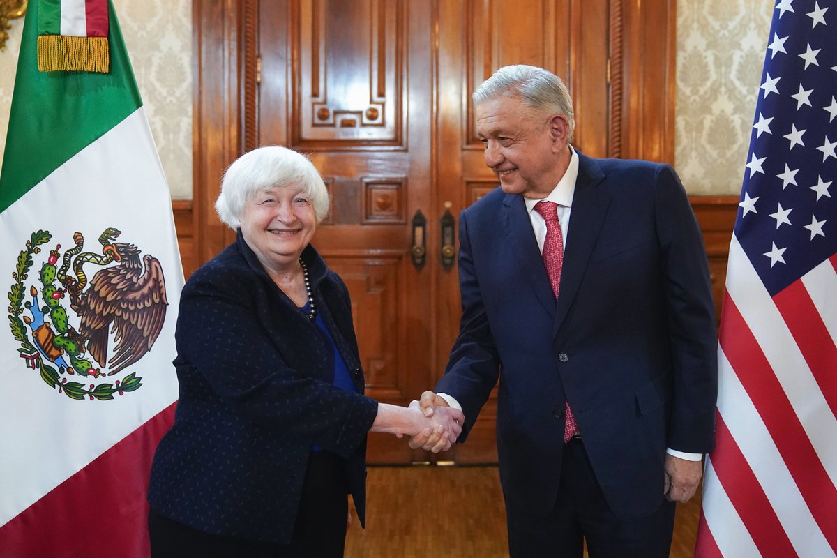 lopezobrador_'s tweet photo. Es una realidad la política de buena vecindad entre los pueblos y gobiernos de México y Estados Unidos. Nuestras relaciones cubren todos los aspectos: desde la amistad hasta la cooperación en asuntos económicos y financieros.

Por eso fue muy productivo y agradable el encuentro en Palacio Nacional con la secretaria del Tesoro de ese país, Janet Yellen.