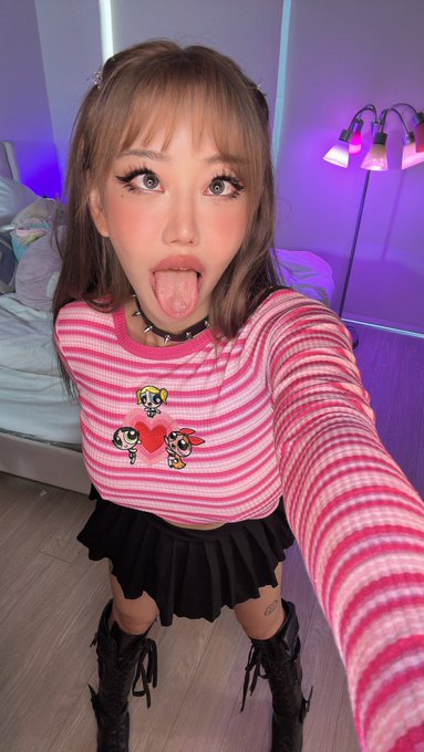 Sticking out my tongue for the rizzler 😜 https://t.co/OIJ3xvSefD