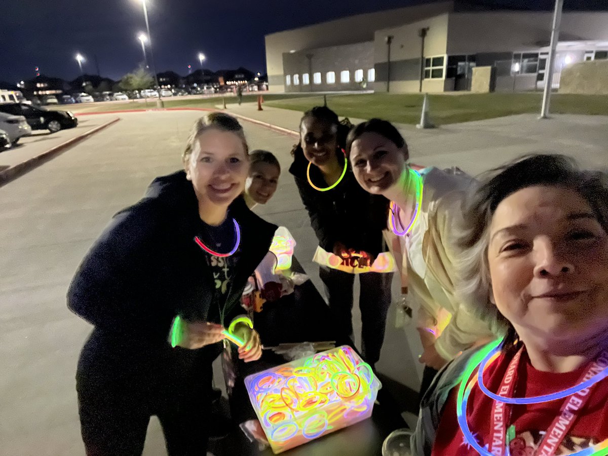 We are getting ready for our Glow Run!! <a href="/OLE_Leopards/">Leonard Elementary</a>