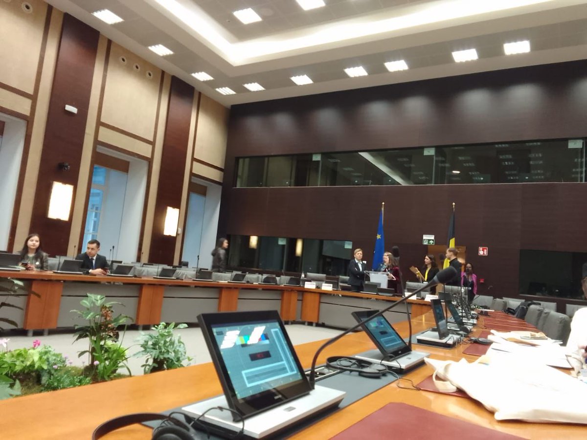 UEenElSalvador's tweet photo. 🤝 Karen Ascencio fue parte del Foro en Bruselas donde asistieron más de 200 participantes de diferentes organizaciones en el Foro UE-ONG sobre Derechos Humanos 2023. Debatiendo ideas y compartiendo diferentes puntos de vista 📢. https://t.co/VwpGnknmFp