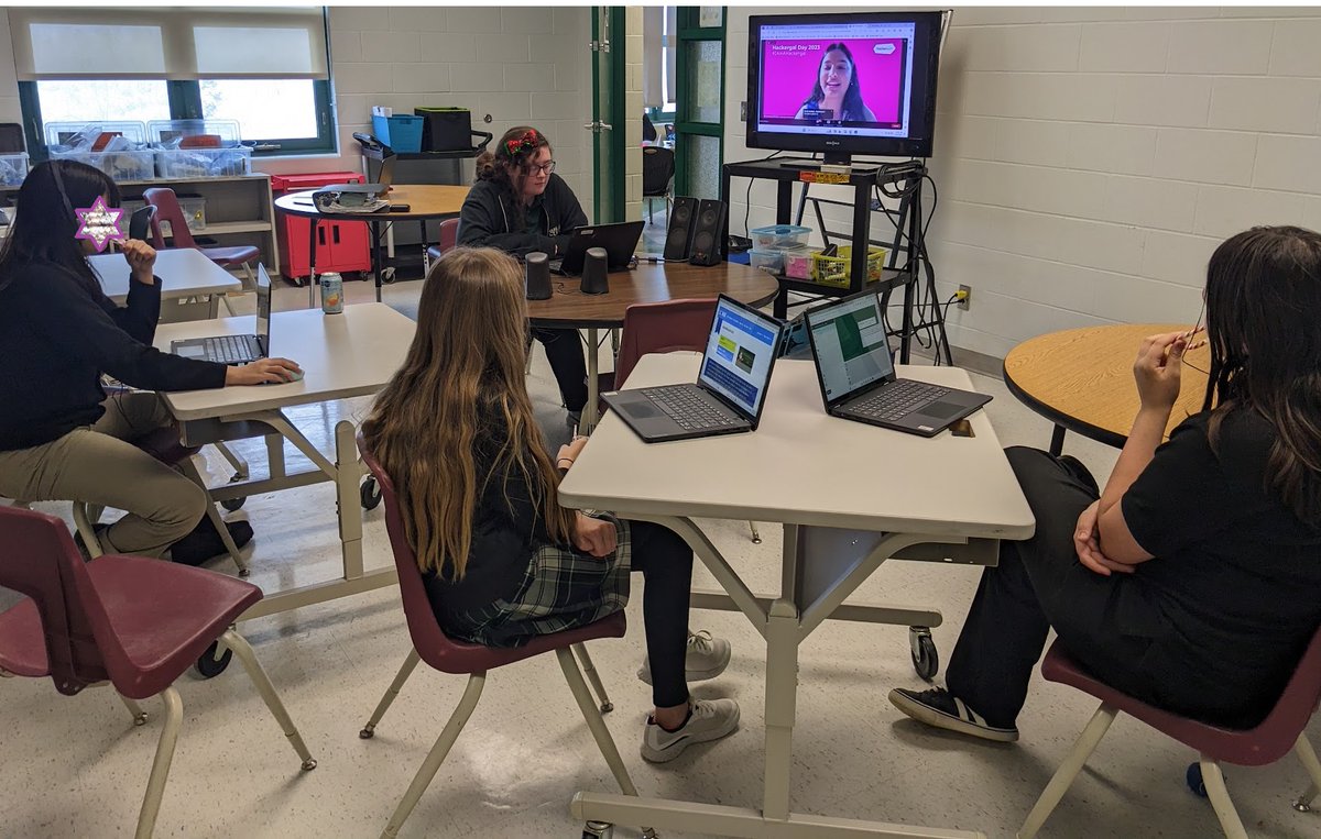 sandramtheobald's tweet image. 🎉Another great Hackergal Event! Thank you Hackergals!  @thehackergals #LetsCodeCDSBEO​   #CSEverywhere @SJCHSSPARTANS