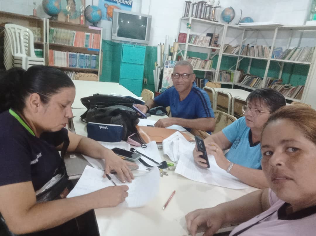 Congreso Pedagógico 2023-2024 "La Escuela Como Epicentro De La Calidad Educativa"
Municipio Girardot 
#MasViviendasParaElPueblo 
<a href="/NicolasMaduro/">Nicolás Maduro</a> 
<a href="/_LaAvanzadora/">Yelitze Santaella</a> 
@MPPEDUCACION 
@PiedadQuintana1 
<a href="/Soykarinacarpio/">Karina Carpio</a>