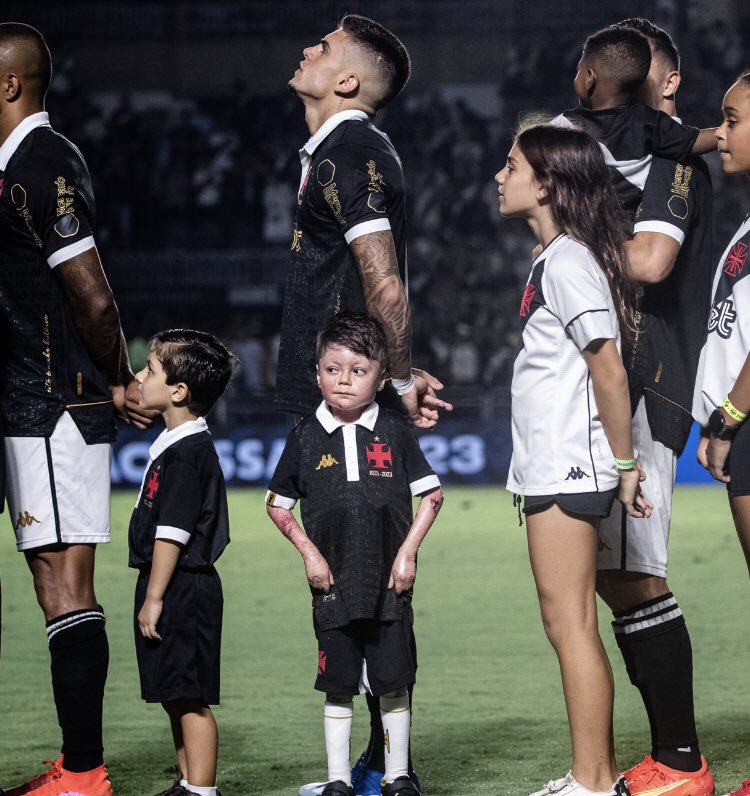 rodsilverio_'s tweet image. Eu acho muito engraçado que o Pec parece um personagem de jogo de luta arcade com o Gui de dupla aparecendo do nada pra meter a porradaKKKKKKKKKKKKKKK