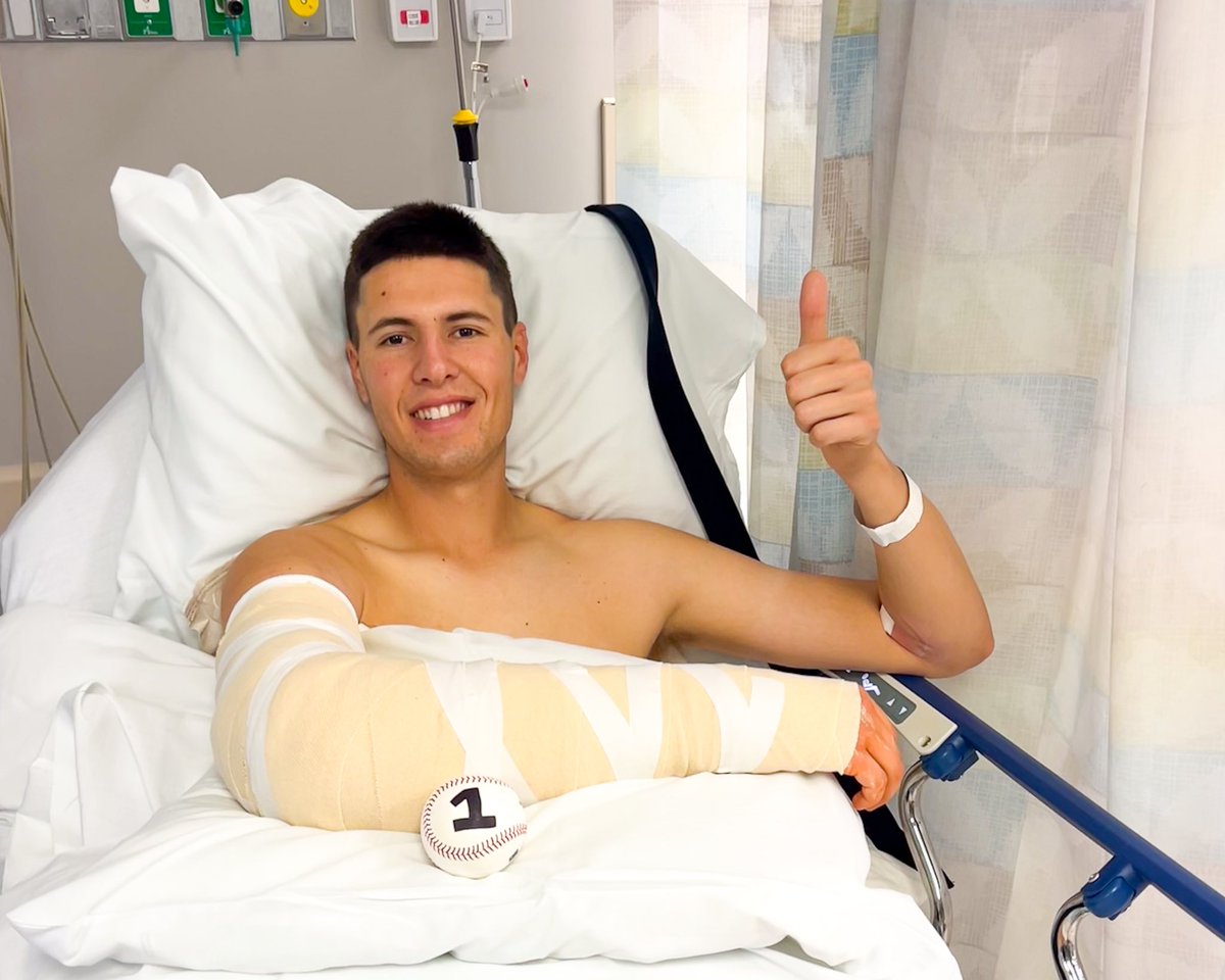 𝙒𝙚𝙨 𝘽𝙪𝙧𝙩𝙤𝙣 tweet media