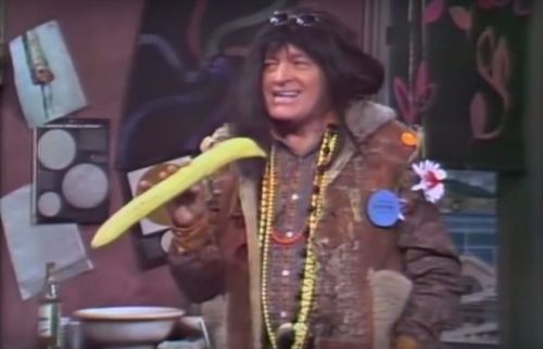 Do YOU remember when @BobHope was a hippie? Our ENCORE guest JOHN 'YANNI' FOTIADIS sure does! Isn't that something?! Hear about one of weirder chapters in Old Ski Nose's career and much, much more at gilbertpodcast.com! @Franksantopadre @RealGilbert @fotiadis_art
