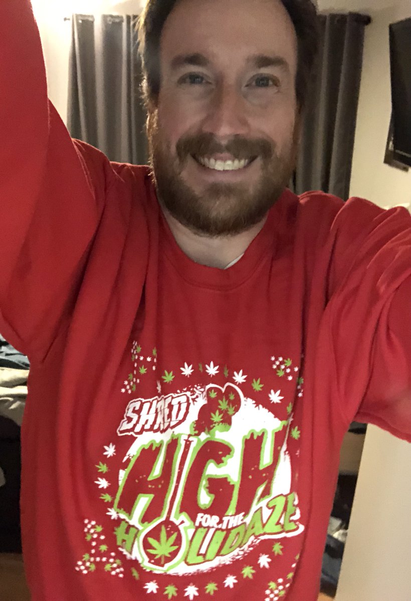 Omfg I love this sweater hahahahahahaha