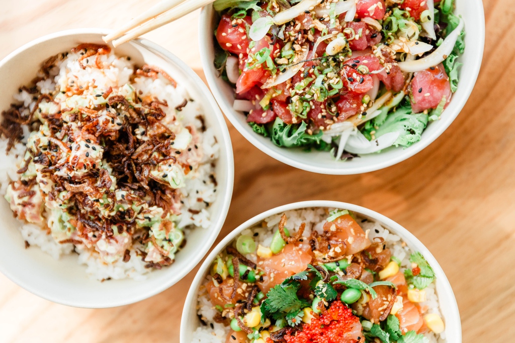 one's company, two's a crowd, and three's a party⁠
⁠
-⁠
⁠
#pokebowl #healthyfood #thingstodoinhouston #poke #htxeats