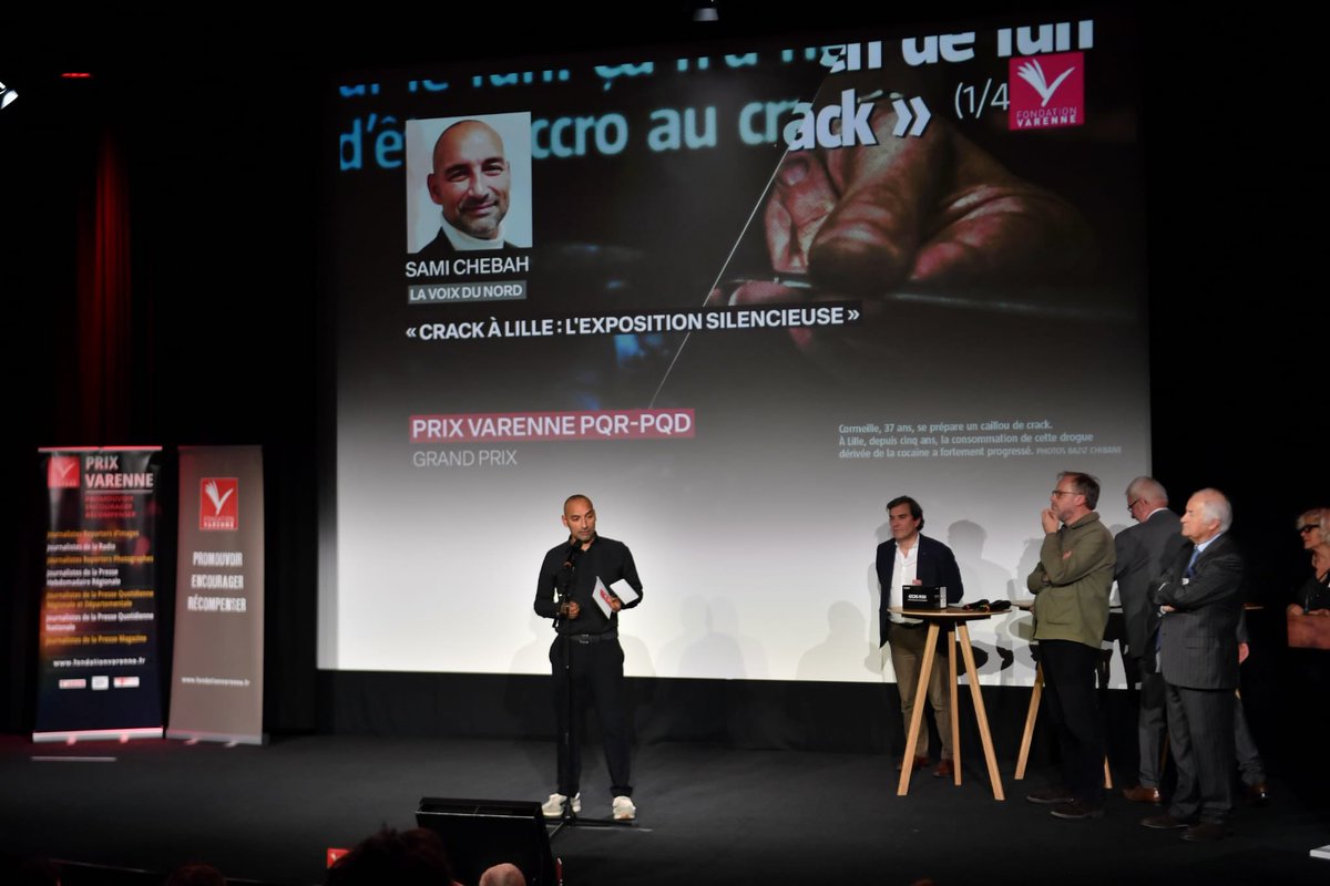 En direct de la cérémonie de remise des Prix Varenne au siège de TF1 avec @JohanBENAZZOUZ prix de la photo #PQR et Sami Chebah récompensé pour son enquête sur le crack à Lille 👏👏 @lavoixdunord photos @BonnierePascal > lavoixdunord.fr/1256618/articl…