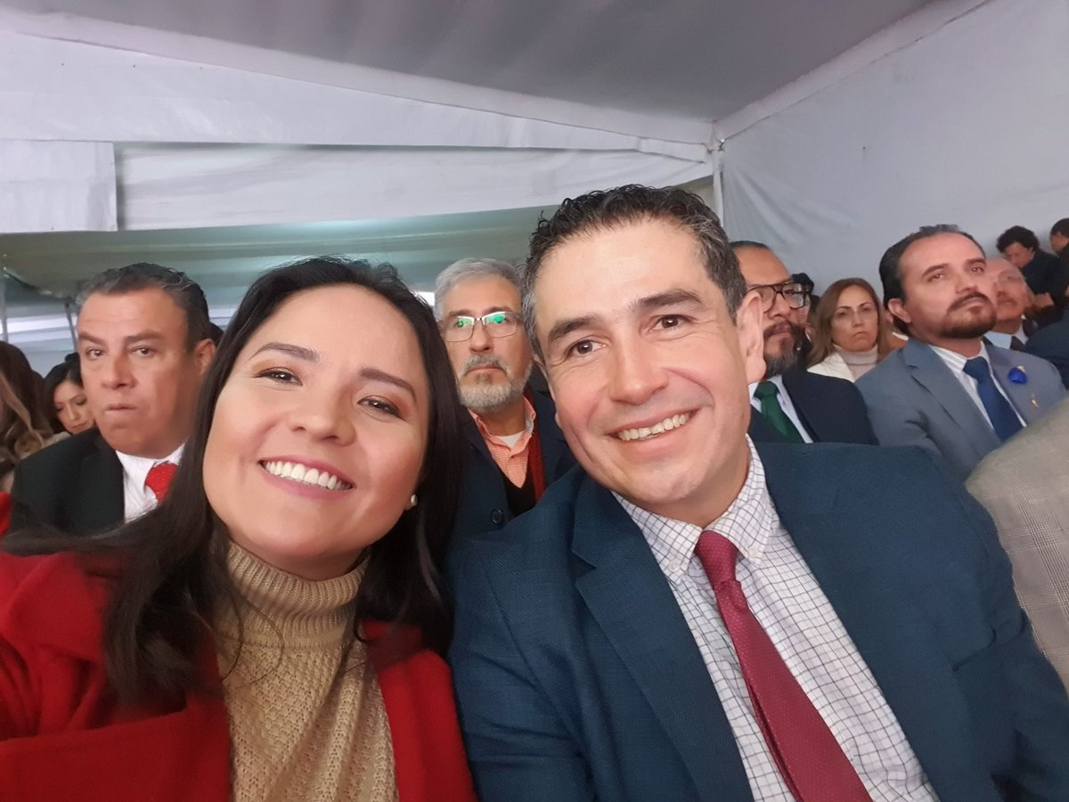 Asistí en representación del Presidente <a href="/PRI_EDOMEX/">PRI Estado de México</a>, <a href="/EricSevillamx/">Eric Sevilla</a>, al informe de <a href="/angiemoyam/">Angélica Moya</a>, alcaldesa de #Naucalpan. Acá en mi foto con los Carlitos <a href="/carlosenmexico/">Carlos Gonzalez M O</a> y <a href="/valdezcorona/">Carlos Corona</a>. 

<a href="/CristinaRuiz_S/">Cristina Ruiz</a> <a href="/EnriqueVargasdV/">Enrique Vargas Del Villar</a> <a href="/EnriqueJacobR/">Enrique Jacob Rocha</a> <a href="/davidparrasa/">David Parra Sánchez</a>