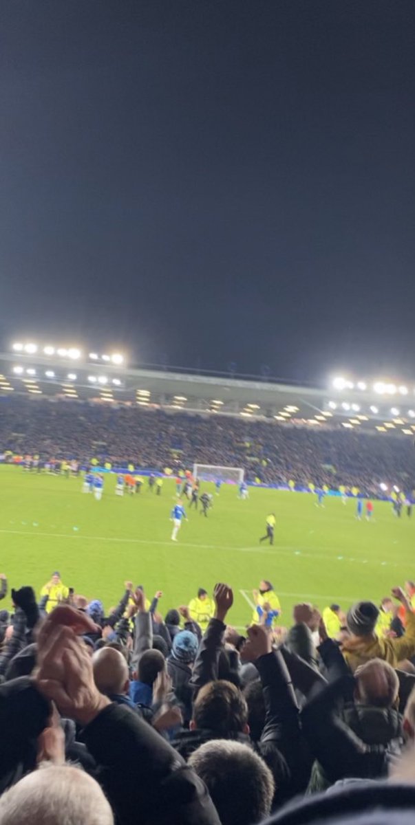 05_joe_b's tweet photo. Quality from the blues tonight 👌🏼massive win against them barcodes UTFT💙 https://t.co/weZkkc7j2F