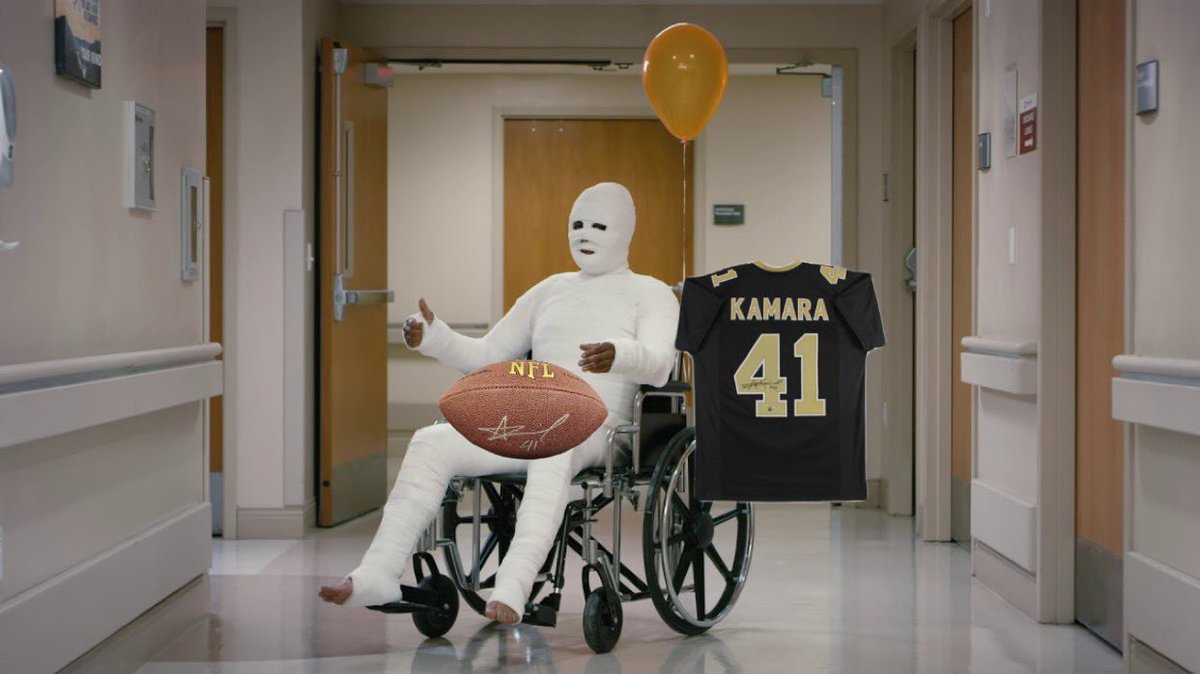 BroadwayT_'s tweet image. The sideline worker: