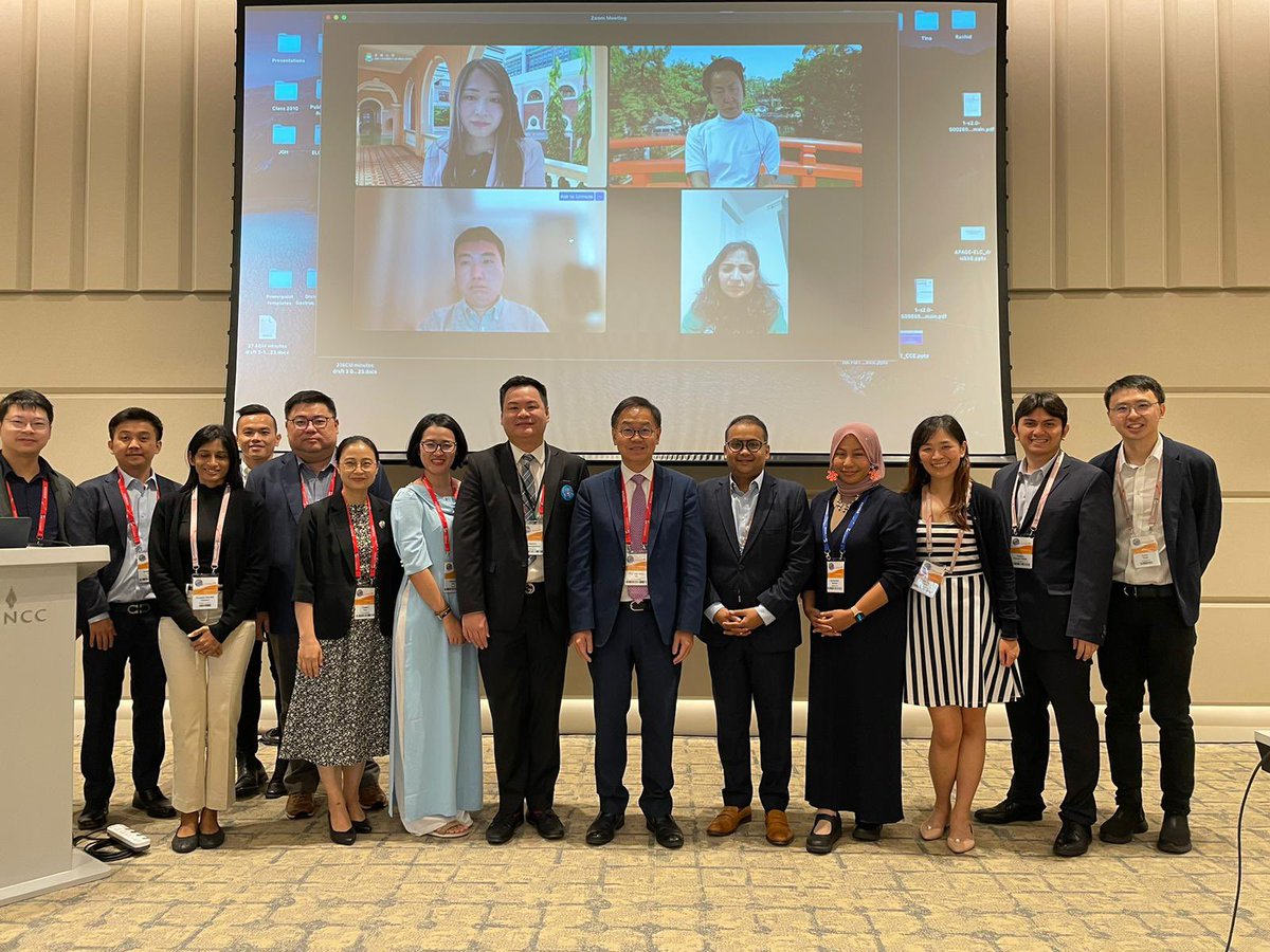 nik_zenith's tweet photo. presenting our work on endoscopic full thickness resection at @apdw2023Bangkok ....also in person meeting of @ELC_APAGE .....#endoscopy #advancedednoscopy https://t.co/XsLFqToyZW