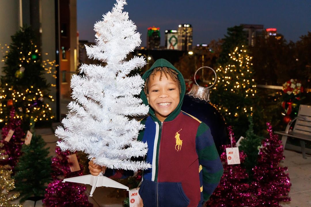 🎄 The hospital patio transformed into a winter wonderland for Ace Tree Farm, thanks to hundreds of 3-foot trees, snow and more. Patients picked out their own tree and other holiday trimmings provided by <a href="/AceHardware/">Ace Hardware</a> and friends. 

For more photos, visit bit.ly/3sZ8TS9.