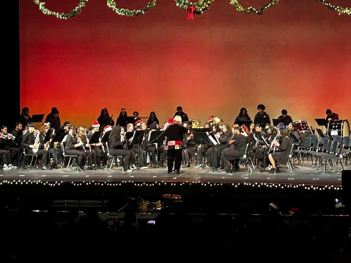 Dverta07's tweet photo. HAPA Holidays at Morton High School. Our HCHC and Morton students are doing fantastic! @SCHK12 @cityofhammond @BTfor3Hammond @HammondEdFound #WeLoveSCH! https://t.co/0pX6kTOjjx