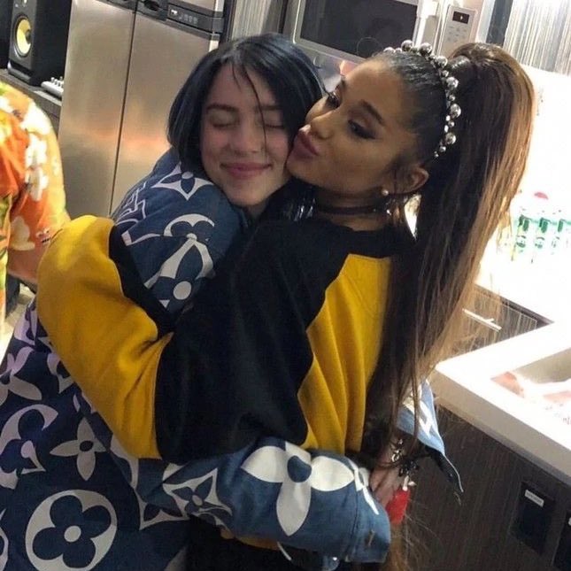 PopCrave's tweet photo. Billie Eilish shows love to Ariana Grande under her post teasing new music:

“UN MUTE PLS” https://t.co/N8hgvhIV7i