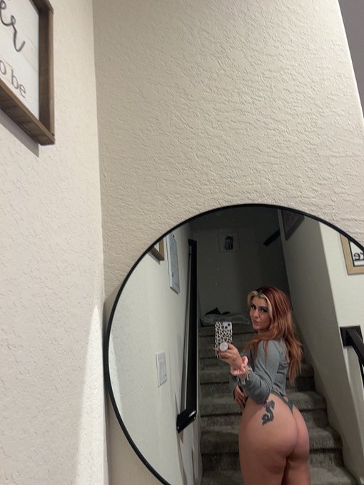 new vid out tonight ❤️&zwj;🔥 https://t.co/6ZhXMODpkU