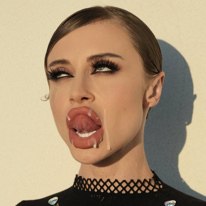 Choose new profile picture: 1? 2? https://t.co/yNlJWwfgU0