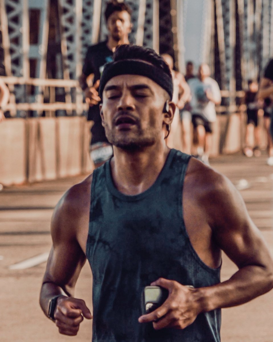 BAHjournalist's tweet photo. ๐๐๐พโโ๏ธ๐จ That Mile 20 โPAIN CAVEโ feeling vs. that FINISH LINE feeling vs. that EARLY MILES feeling! 26.2 miles later, Iโm finally a marathoner after completing the California International Marathon in Sacramento. What an unforgettable first marathon experience! #runCIM #CIM40 https://t.co/WqK1IRPExO