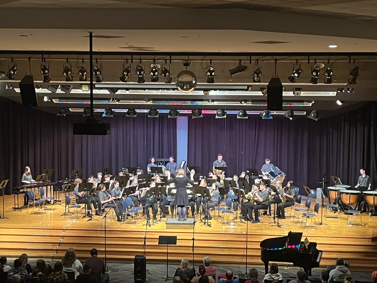 SMS__Principal's tweet image. It’s always great to kick off the holiday season with the SMS Holiday concert! We hope everyone enjoys this holiday season.