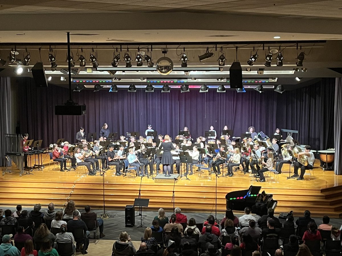 SMS__Principal's tweet image. It’s always great to kick off the holiday season with the SMS Holiday concert! We hope everyone enjoys this holiday season.
