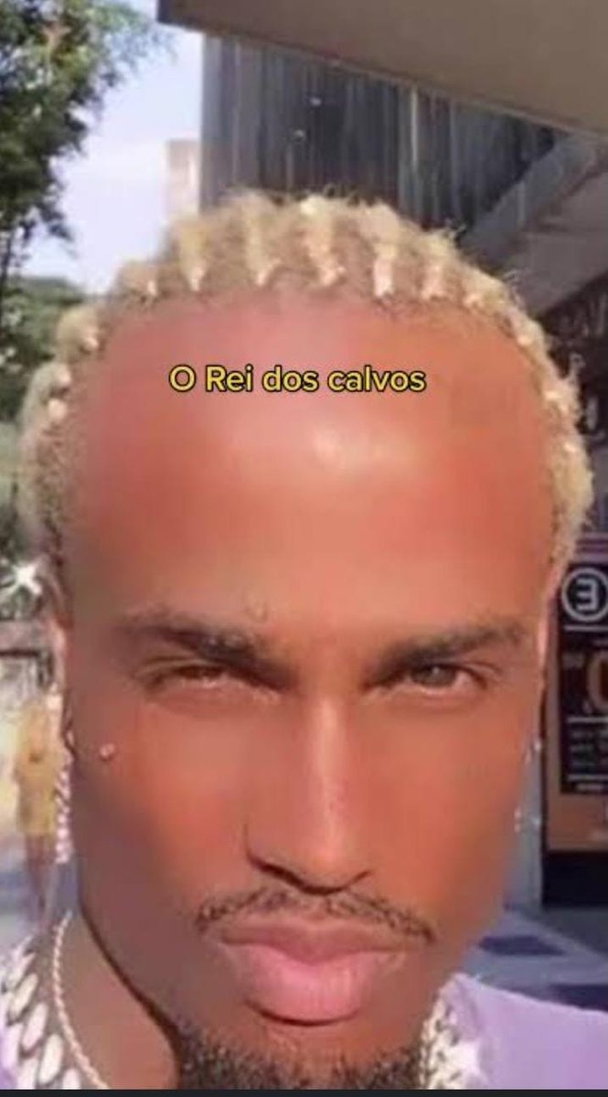 trapomm's tweet photo. "Botou cabelo na entrada, um poodle na frente
Mas eu entendo o Derek, eu não tô diferente"

-Big Rush sobre a calvície aparente do Derek, na diss Centopeia Humana https://t.co/MZ4UnY9Ml6