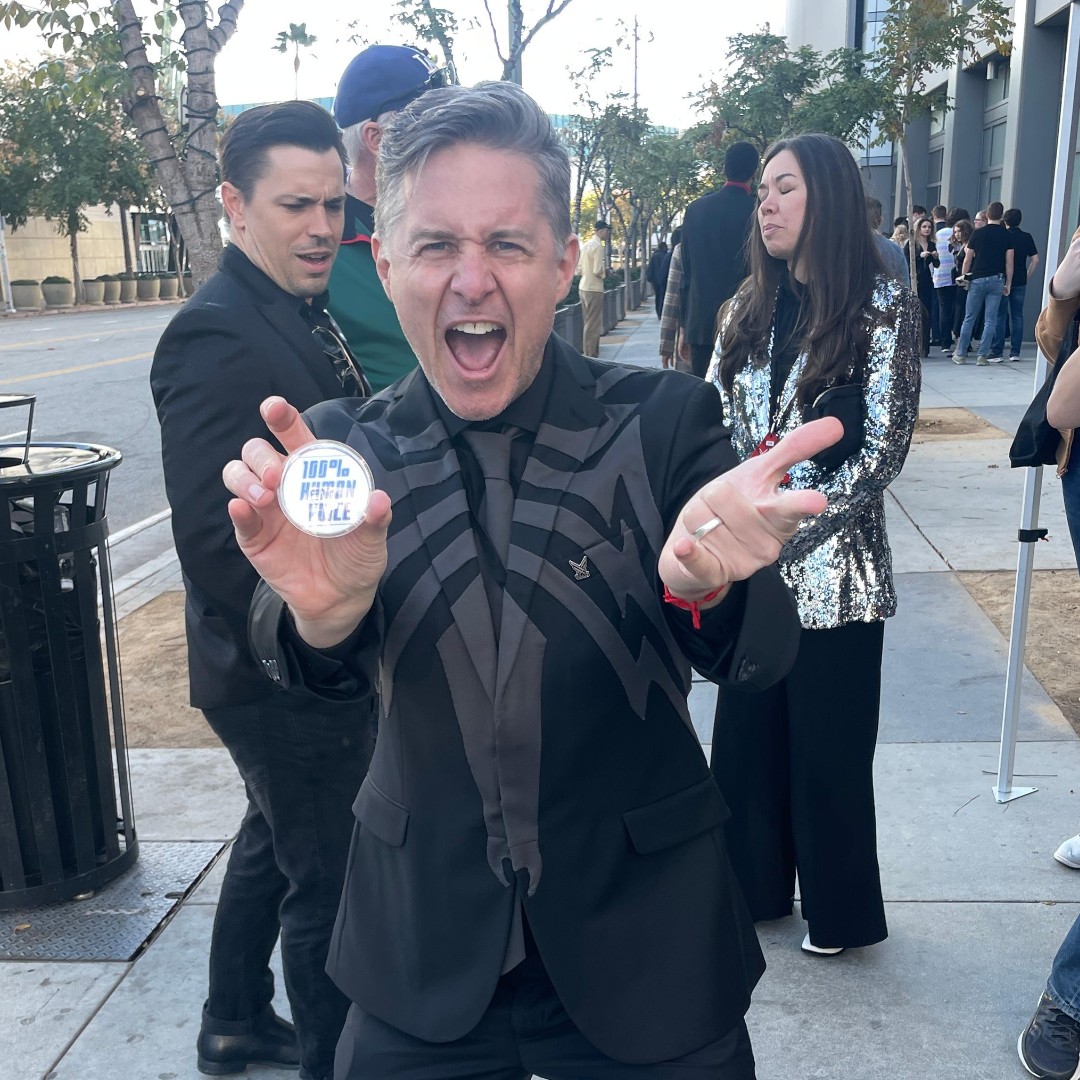 Shoutout to the #SagAftraMembers and @GWSoCal who are leafleting outside of #TheGameAwards tonight! It was the best year for video games but a hard year for video game workers. Humans make the games you love, so they deserve a FAIR CONTRACT! #SagAftraStrong #LevelUpMyContract