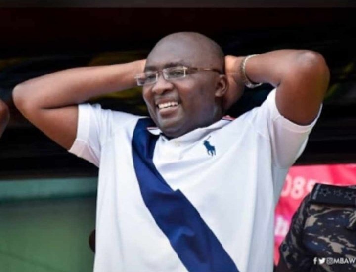 AbdullahBunbaz's tweet image. When @JDMahama first spoke of #24HourEconomy, the #digitilization to #Taxation boss @MBawumia was thinking of chop bars 😅can you imagine? 😳 😀 364 days for you to decide to vote for @JDMahama