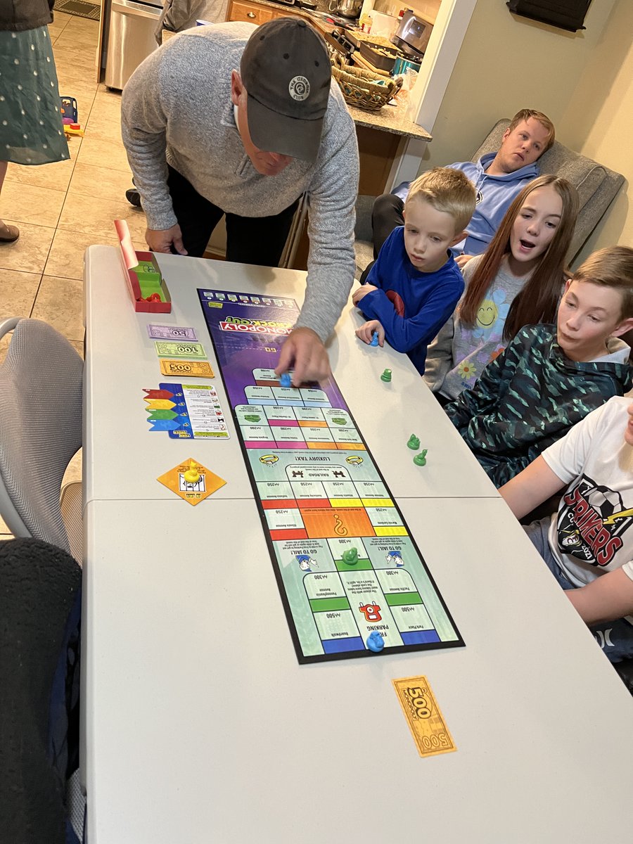 butterflybrit5's tweet photo. We had fun playing Monopoly Knockout with our family! FAST and EASY to play is the best part!
#monopolyknockout #monopoly #hasbrogaming #tryazon https://t.co/8XNcqxlkiI