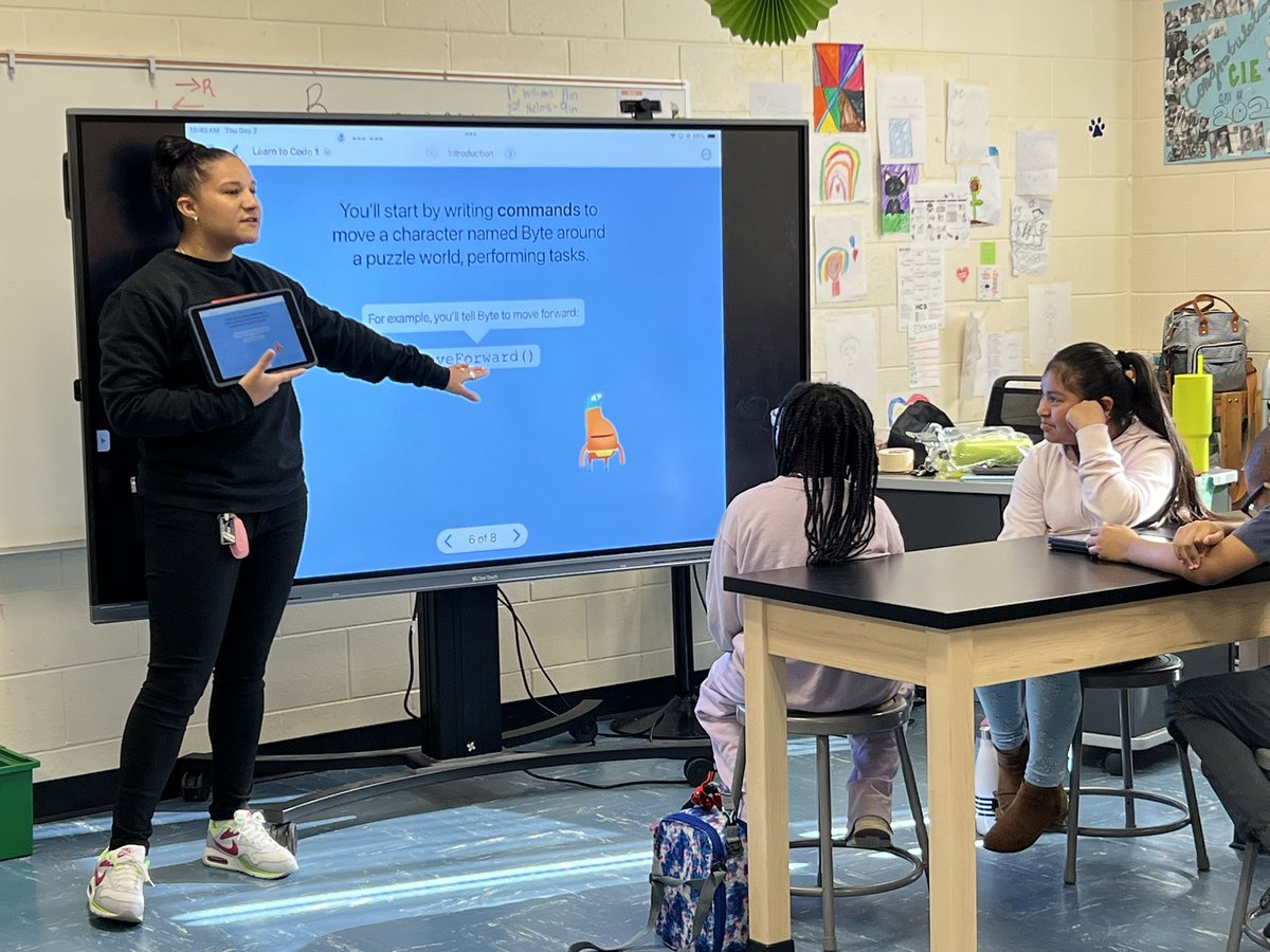 MahoganeyJack's tweet image. Thank you @pthetechcoach 
@teamborders @_edfarm for working with our @CIE_HCS students this week! #LearnWithEdFarm
#CSEdWeek2023