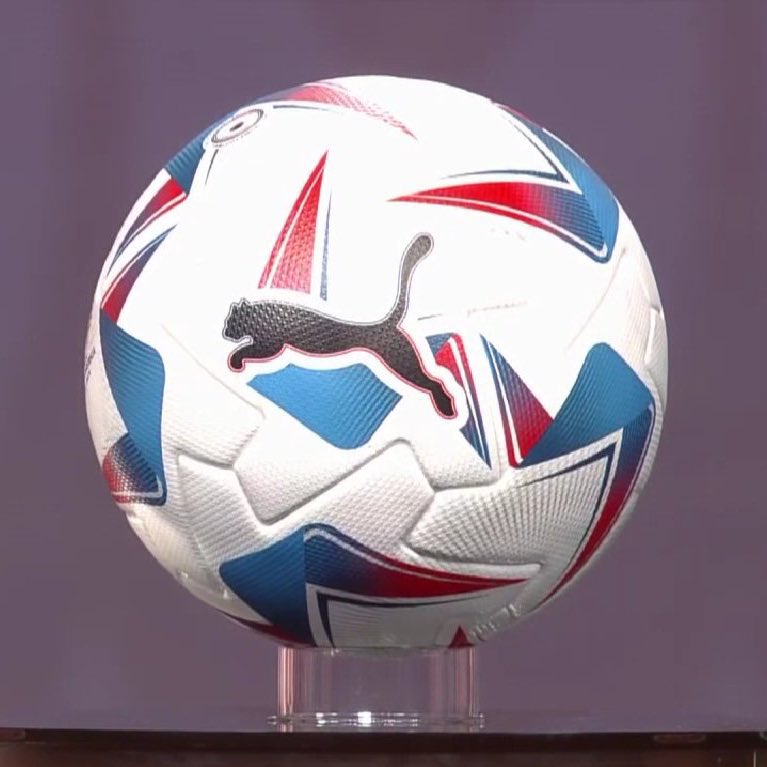 ⚽️ “CUMBRE”

La pelota oficial de la Copa América 🇺🇸 2024 diseñada por Puma

#CA2024 #copaamerica #vibraelcontinente #rockingthecontinent