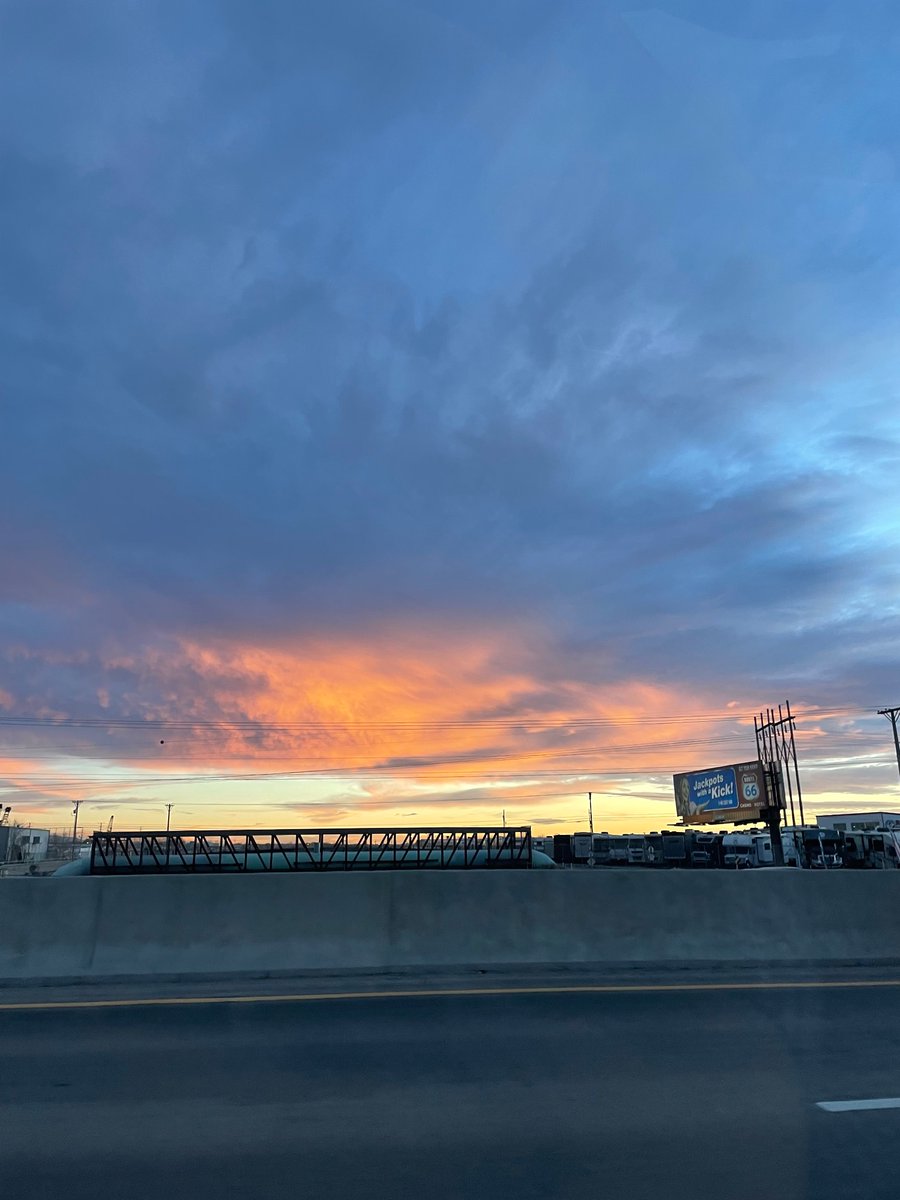 scforrester's tweet photo. We have the best skies and sunsets. #nmskies https://t.co/uzu0aCl45N