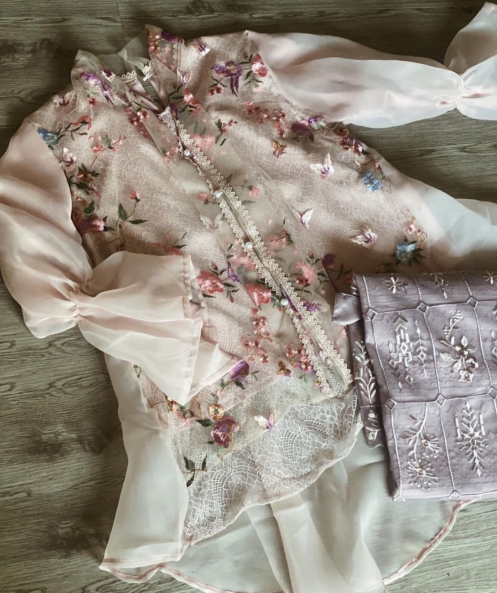 rayoffsunshinee's tweet photo. ketemu toko yang jual kebaya cantik banget modelnya unik 🥹💓 https://t.co/w3cJNcoIuX