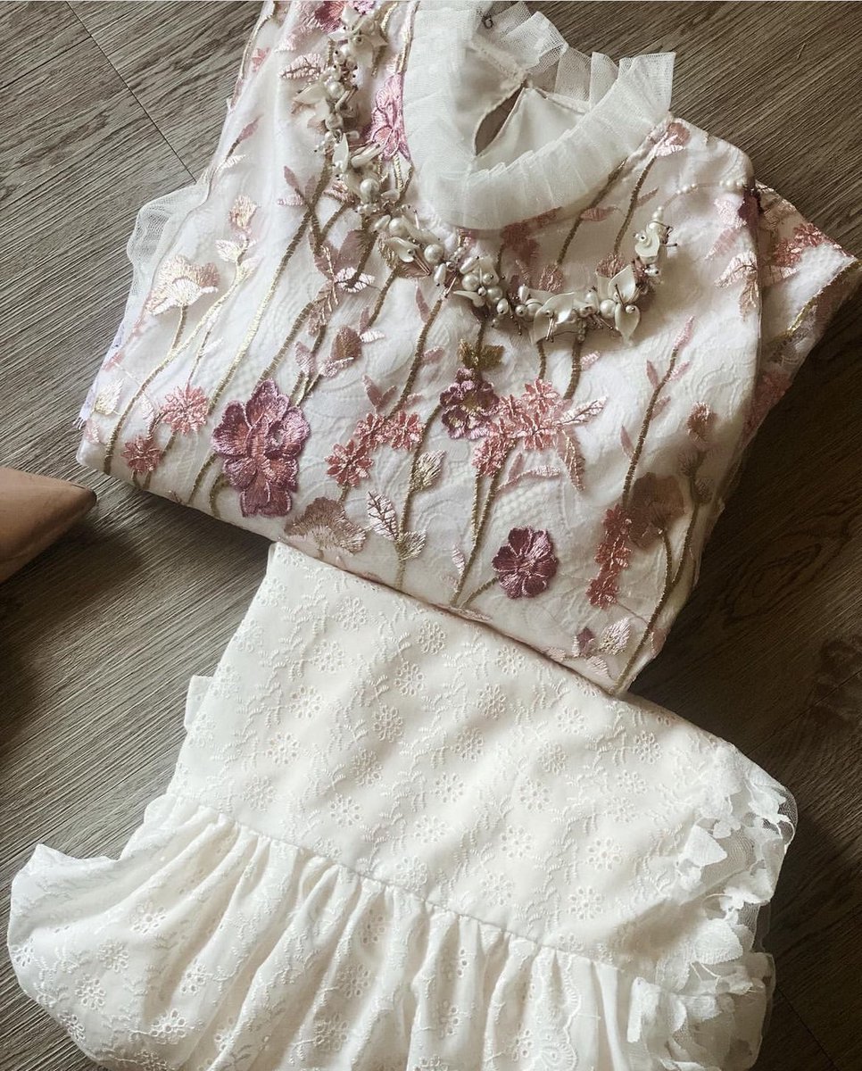 rayoffsunshinee's tweet photo. ketemu toko yang jual kebaya cantik banget modelnya unik 🥹💓 https://t.co/w3cJNcoIuX
