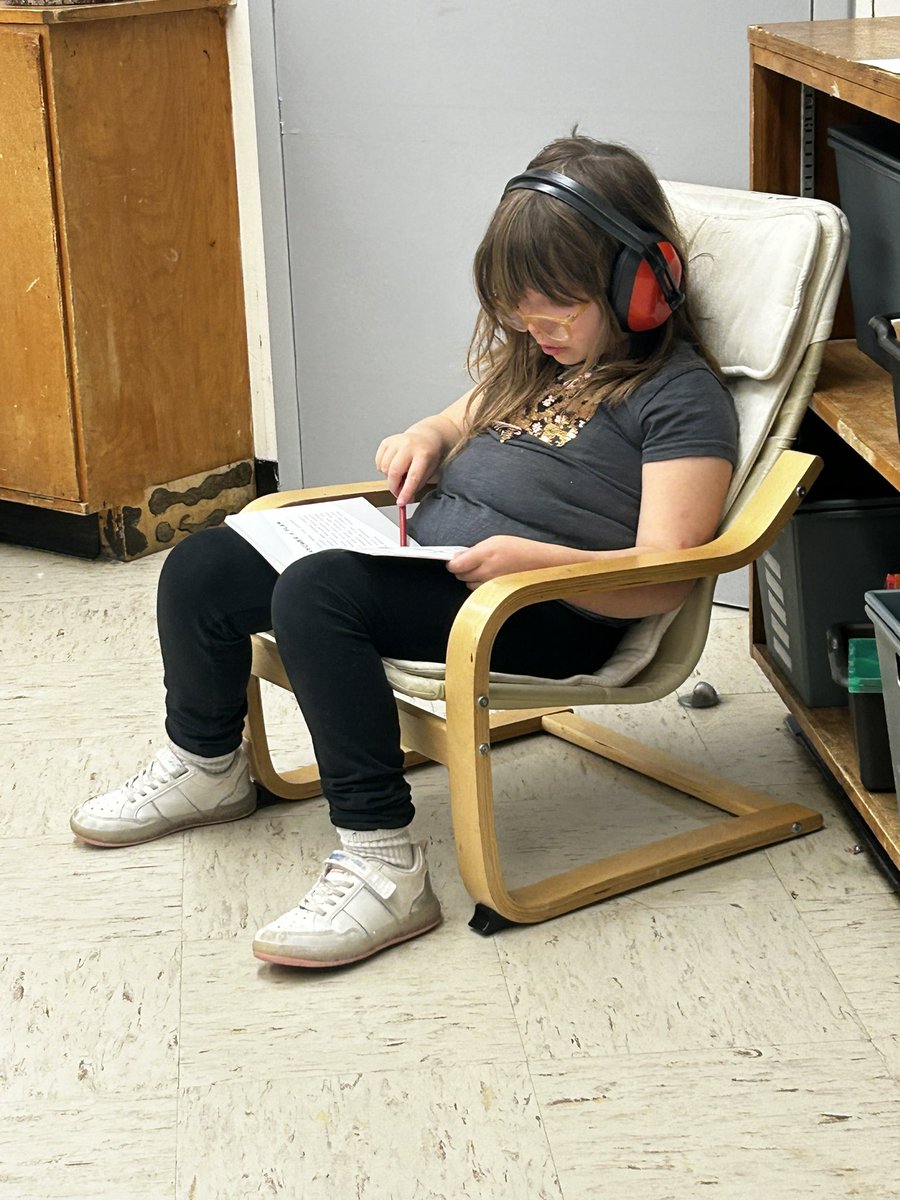 niedbala_ldsb's tweet photo. This kiddo in grade 2 jumped right into reading her first novel today. Ivy + Bean was an instant hit.  She was so excited she didn’t want to put it down. ❤️📚 https://t.co/cuVen5QsBZ