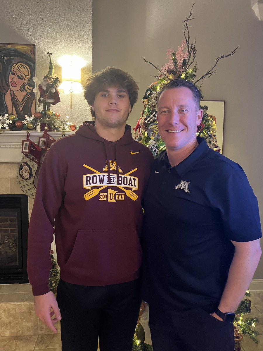 Drakelindsey5's tweet photo. Great at home visit with my guy!! @CoachHarbaugh https://t.co/HzbPnDS2C7