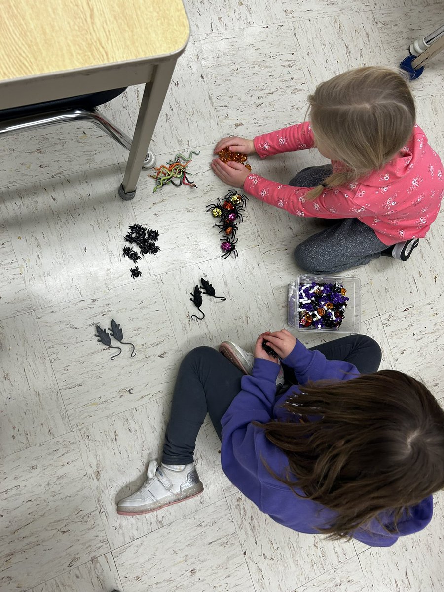 niedbala_ldsb's tweet photo. Wow! Grade 1/2 students know their sorting and patterning! When given some loose parts, and the instruction to show me what they know about sorting and patterning, they got straight to work. https://t.co/G7YaGMM6pt