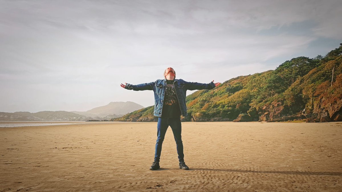 TheHobatron's tweet image. It’s the last month of the year qrt with your fav pics of yourself this year 🩵