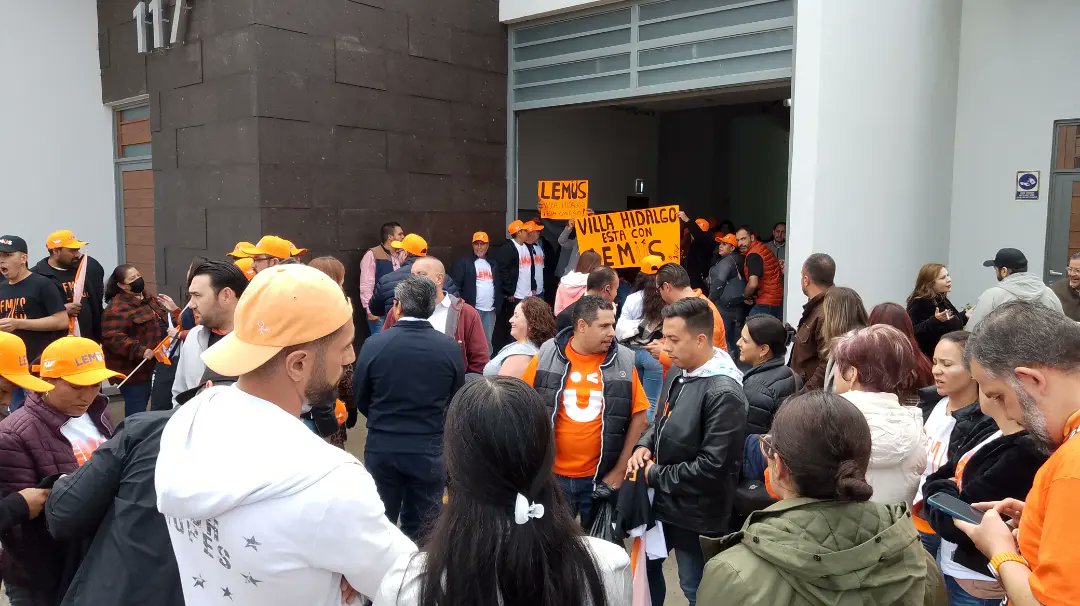 AnimoJalisco's tweet photo. Una foto dice más que mil palabras, desde San Miguel el Alto la gente se pinta de naranja en apoyo a nuestro amigo y precandidato @PabloLemusN, un municipio más ✔️ y los que faltan.
#ánimojalisco https://t.co/Hhe04Bx55Y