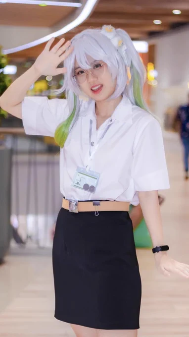 ทุกคนดูดิ่ เคยคอสน้องนา(แค่วิก) ไปงานธีมญี่ปุ่น (แต่เกมจีน) ใส่ชุดนศ แบบเรียนเสดแล้วชั้นหยิบวิกมาใส่เลย (อันนี้จิง) คล้องป้ายทำเองแถมมีเหรียญ 5 สองเหรียญ ตากล้องงง กุก้งง แต่ก็ได้รูปมา5555555555555 